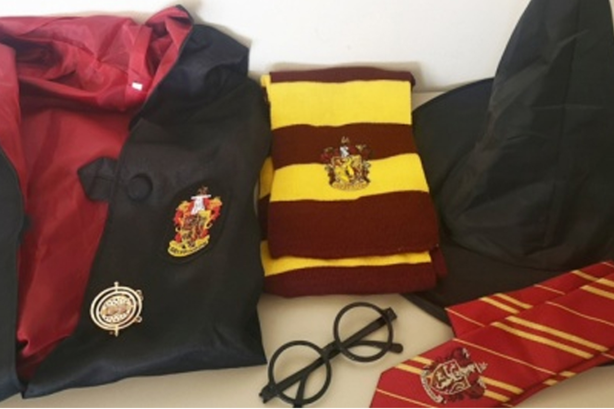 Harry Potter: Amburgo - Sequestrati e distrutti 1'170 gadget e costumi provenienti da Cina e Polonia