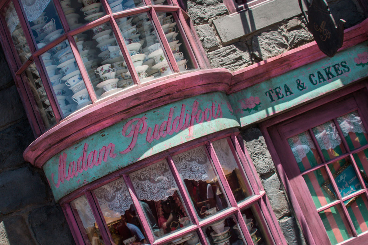 Tea & Cakes - Madama Piediburro (Madam Puddifoot's Tea Shop)