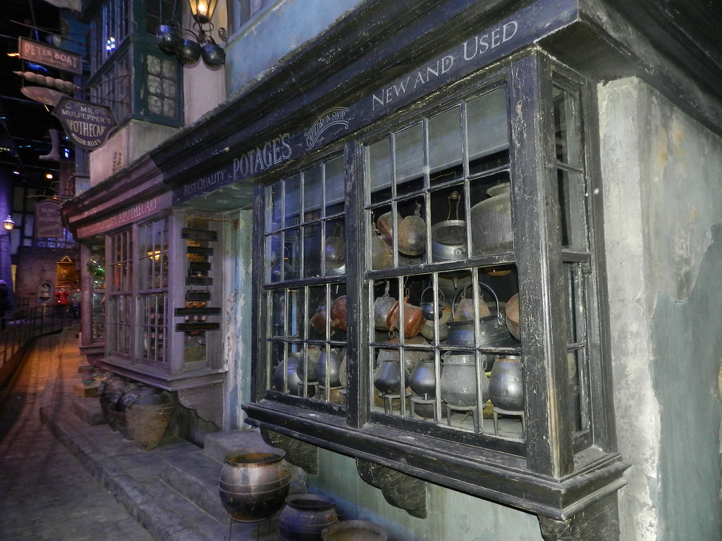 Filiale del Potage's Cauldron Shop (o Il Calderone o Negozio di calderoni di Potage)