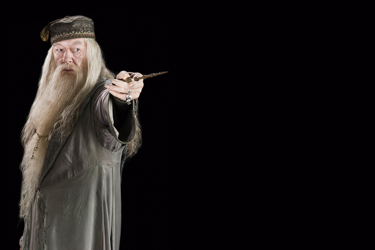 Harry Potter: Il nostro Albus Silente è venuto a mancare. La comunità si stringe alla perdita di Gambon
