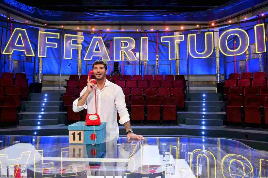 Affari Tuoi, i "pacchisti" vengono pagati? Come funziona per loro la