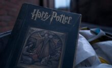 Trova un libro di Harry Potter nella spazzatura: quando lo fa valutare scopre di aver trovato un tesoro